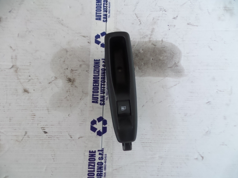 INTERRUTTORE ALZACRISTALLI PORTA POS DX. RENAULT CLIO 4A SERIE (06/16>12/2019