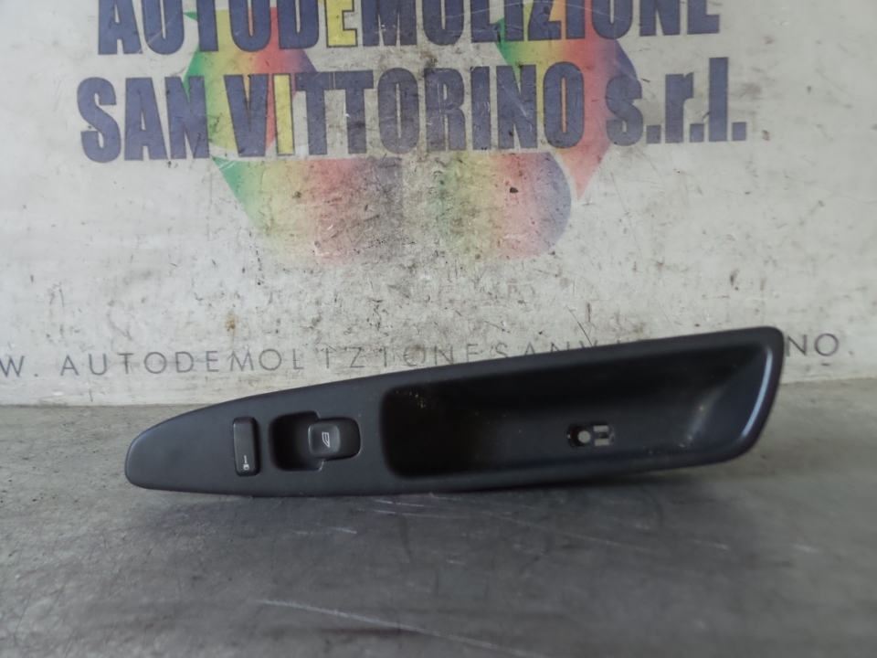 INTERRUTTORE ALZACRISTALLI PORTA ANT. VOLVO V40 (04/00>03/04