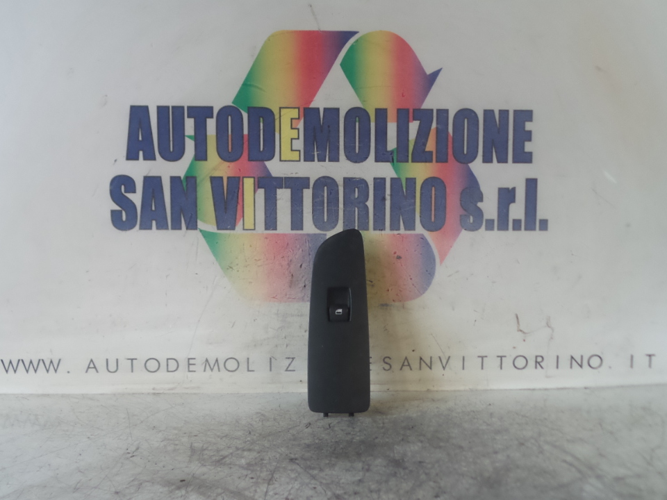 INTERRUTTORE ALZACRISTALLI PORTA ANT. NERO DX. BMW SERIE 1 (E81/E87) (03/07>)