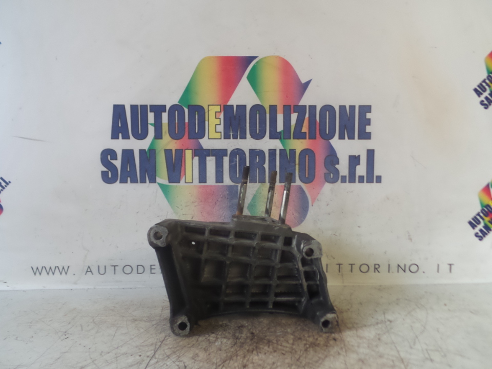 STAFFA LAT. SUP. SUPPORTO MOTORE L/MOTORE FIAT PUNTO VAN (2U) (05/03>03/11