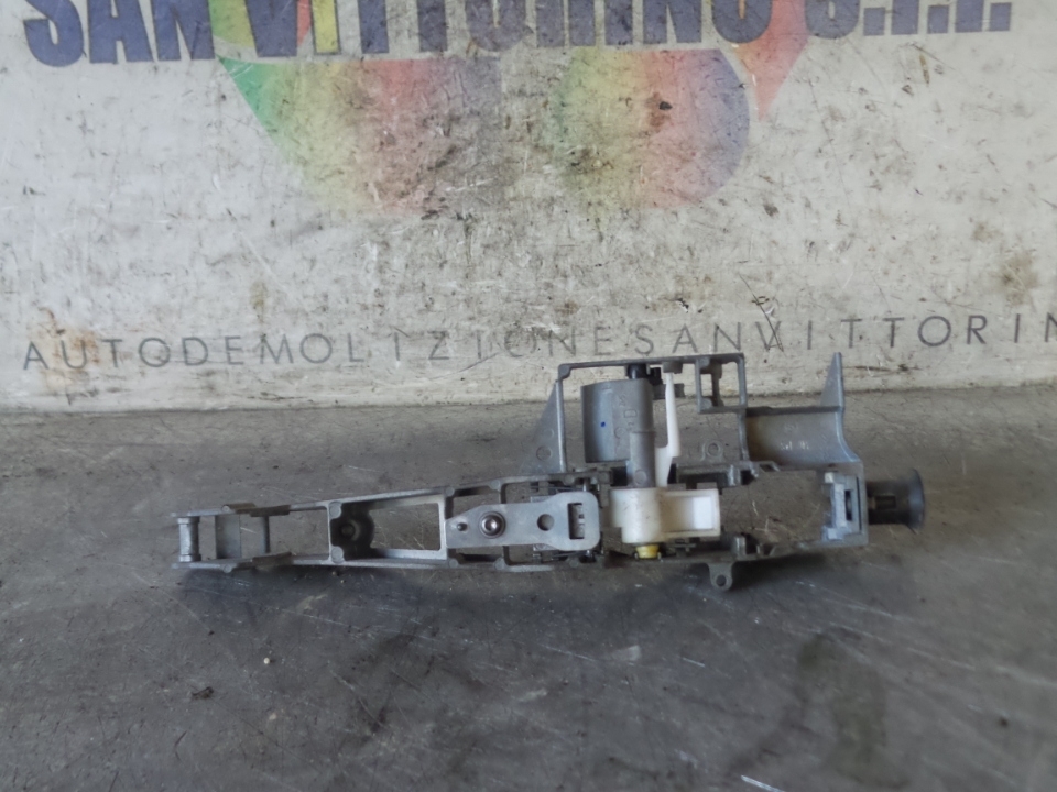 SUPPORTO MANIGLIA EST. PORTA POST. DX. PEUGEOT 5008 (10/09>)