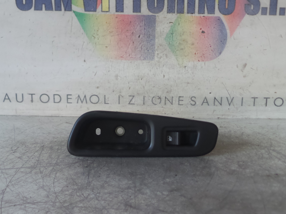 INTERRUTTORE ALZACRISTALLI PORTA POS SX. JEEP RENEGADE (5I) (08/14>)