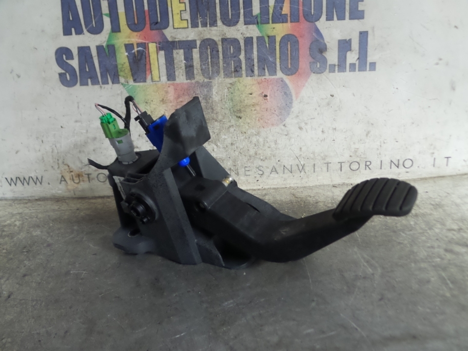 PEDALE FRIZIONE SMART FORFOUR (W453) (07/14>)