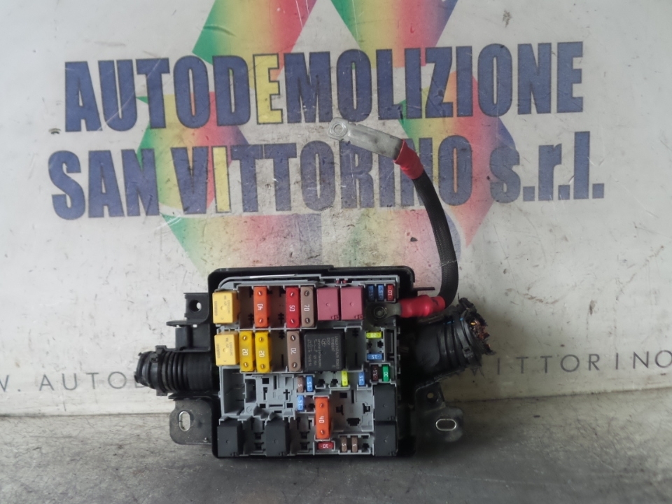 SCATOLA DERIVAZIONE BATTERIA FIAT PUNTO (6U) (01/13>)