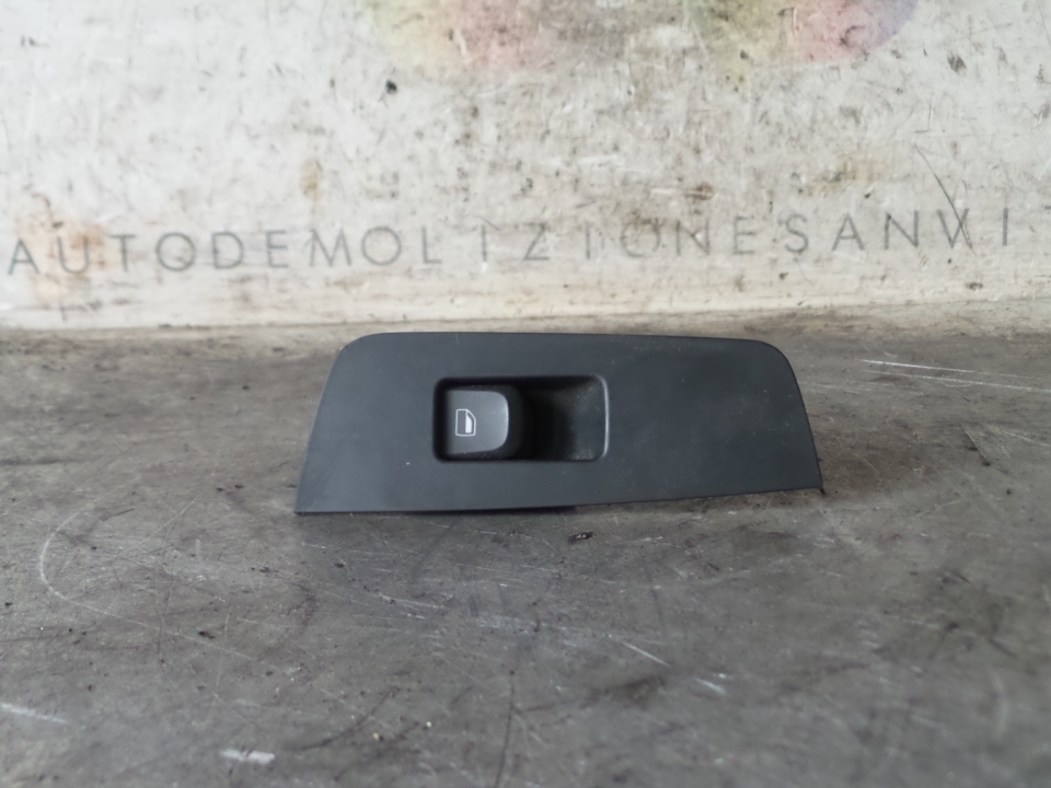 INTERRUTTORE ALZACRISTALLI PORTA POS DX. AUDI A1 (8X) (05/10>)