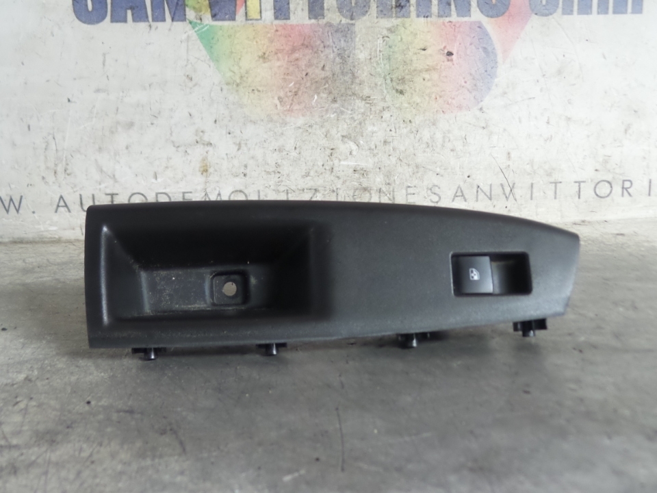 INTERRUTTORE ALZACRISTALLI PORTA POST. DX. CHEVROLET (DAEWOO) CRUZE SW (J308) (07/12>)